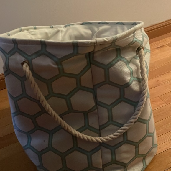 Hamper - Picture 3 of 4